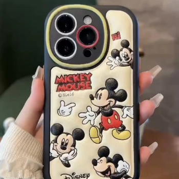 قاب آیفون Mickey Mouse 2024 چرمی PU با محافظ لنز و طرح میکی موس روی زمینه کرم – لوپ‌تل
