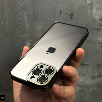 قاب شفاف فوکوس پیکسل متالیکFocus Pixel نصب‌شده روی آیفون با فریم براق الکتروپلیتینگ
